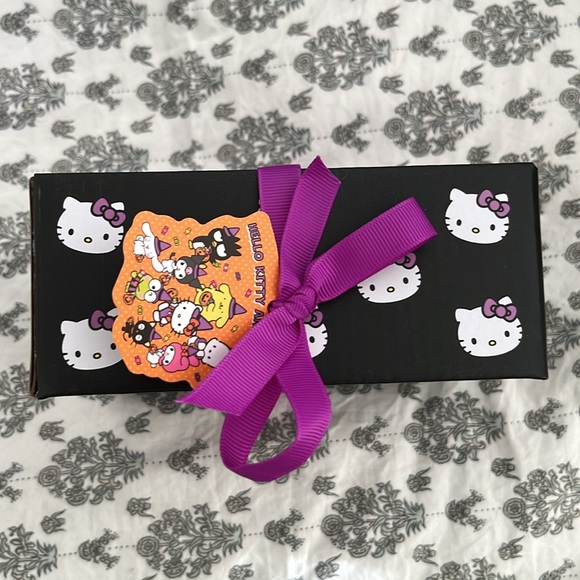 Hello Kitty Halloween Salt and Pepper shaker - Picture 2 of 4